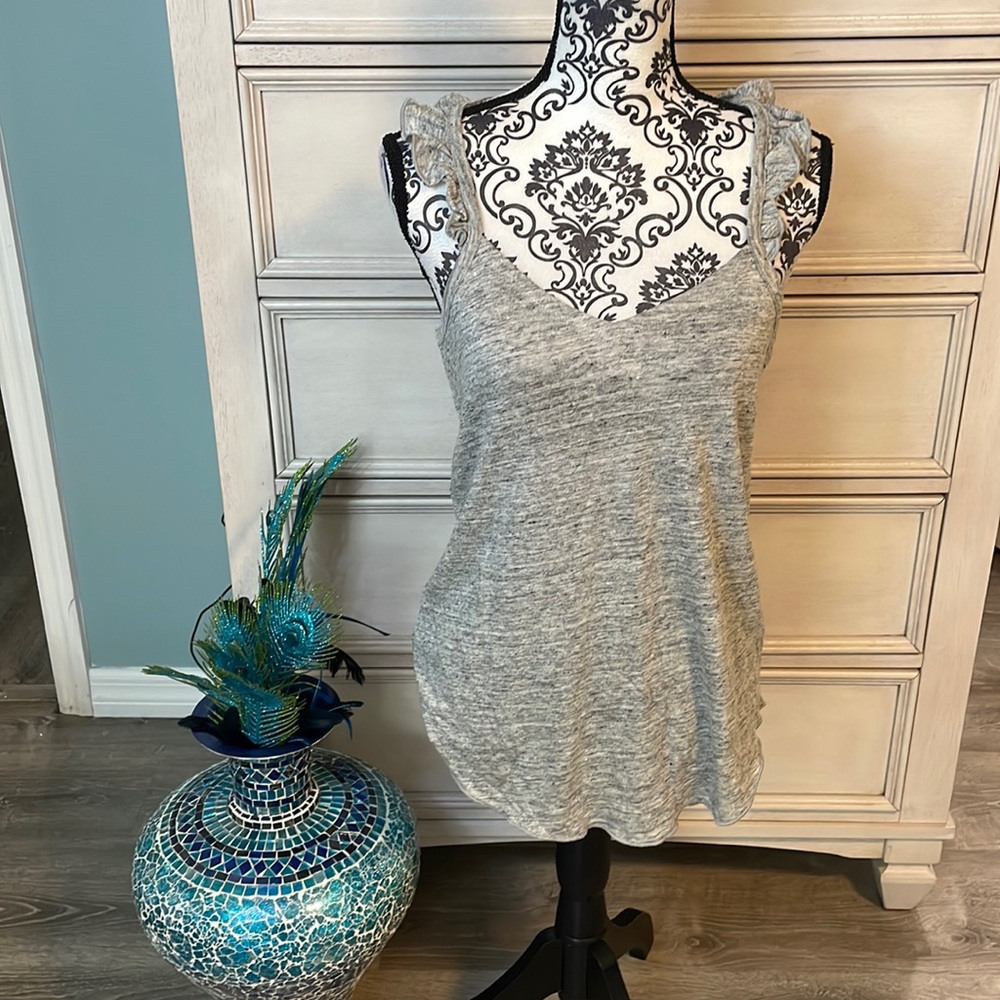 Brand new, cute women, sweetheart cut chaser tank with ruffle accent sleeve med